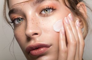 درمان منافذ باز پوست در خانه