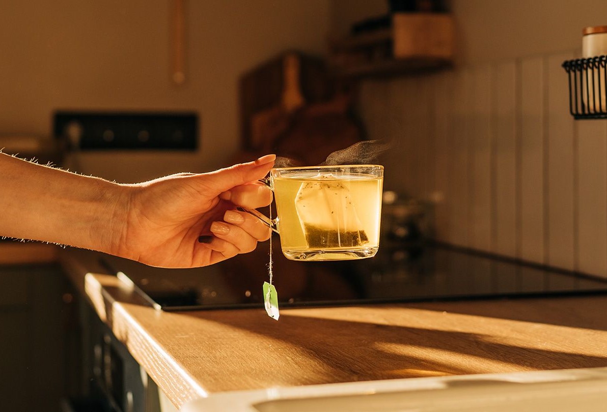 دمنوش ضد نفخ - درمان نفخ شکم در خانه