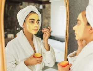 ماسک زردچوبه و گلاب برای صورت