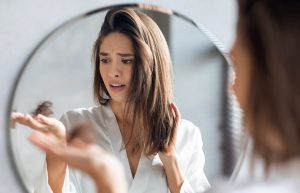 علت ریزش مو در حمام