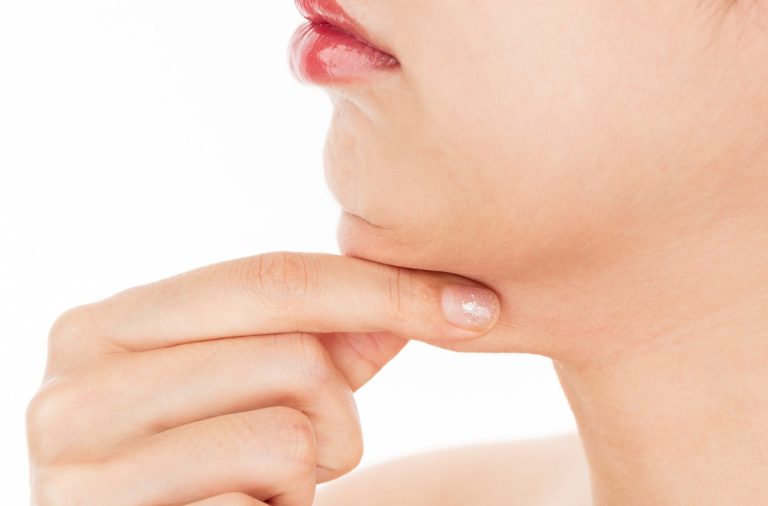 از بین بردن غبغب با ماساژ