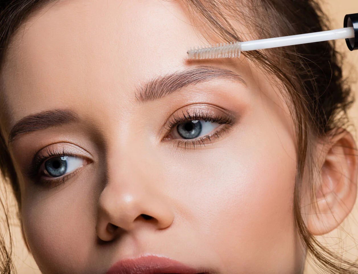 درمان ریزش ابرو - روغن کرچک برای ابرو