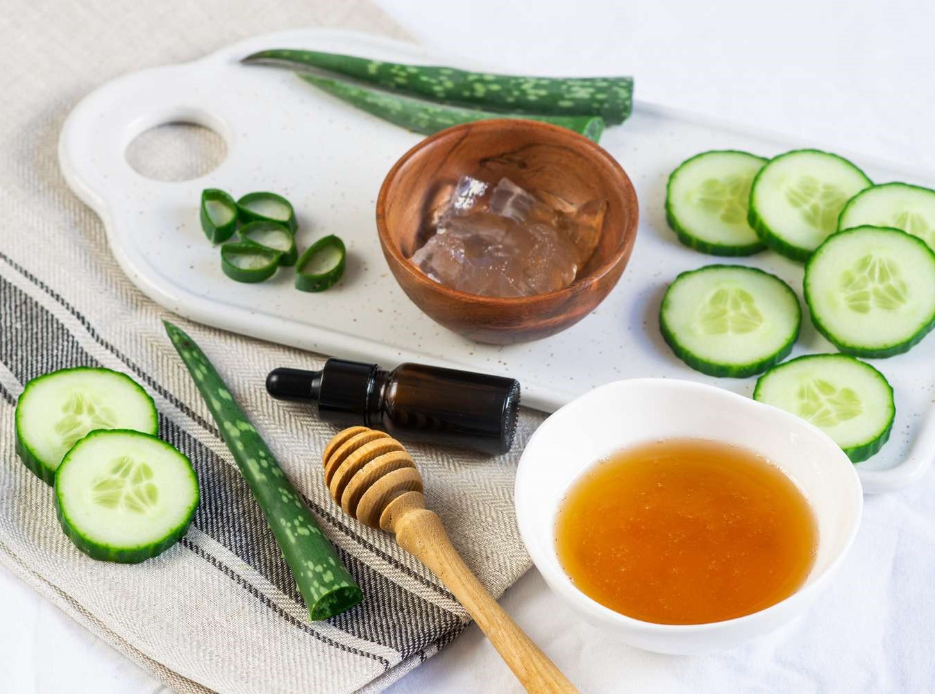 بهترین ماسک روشن کننده خانگی - ماسک آلوئه ورا و خیار